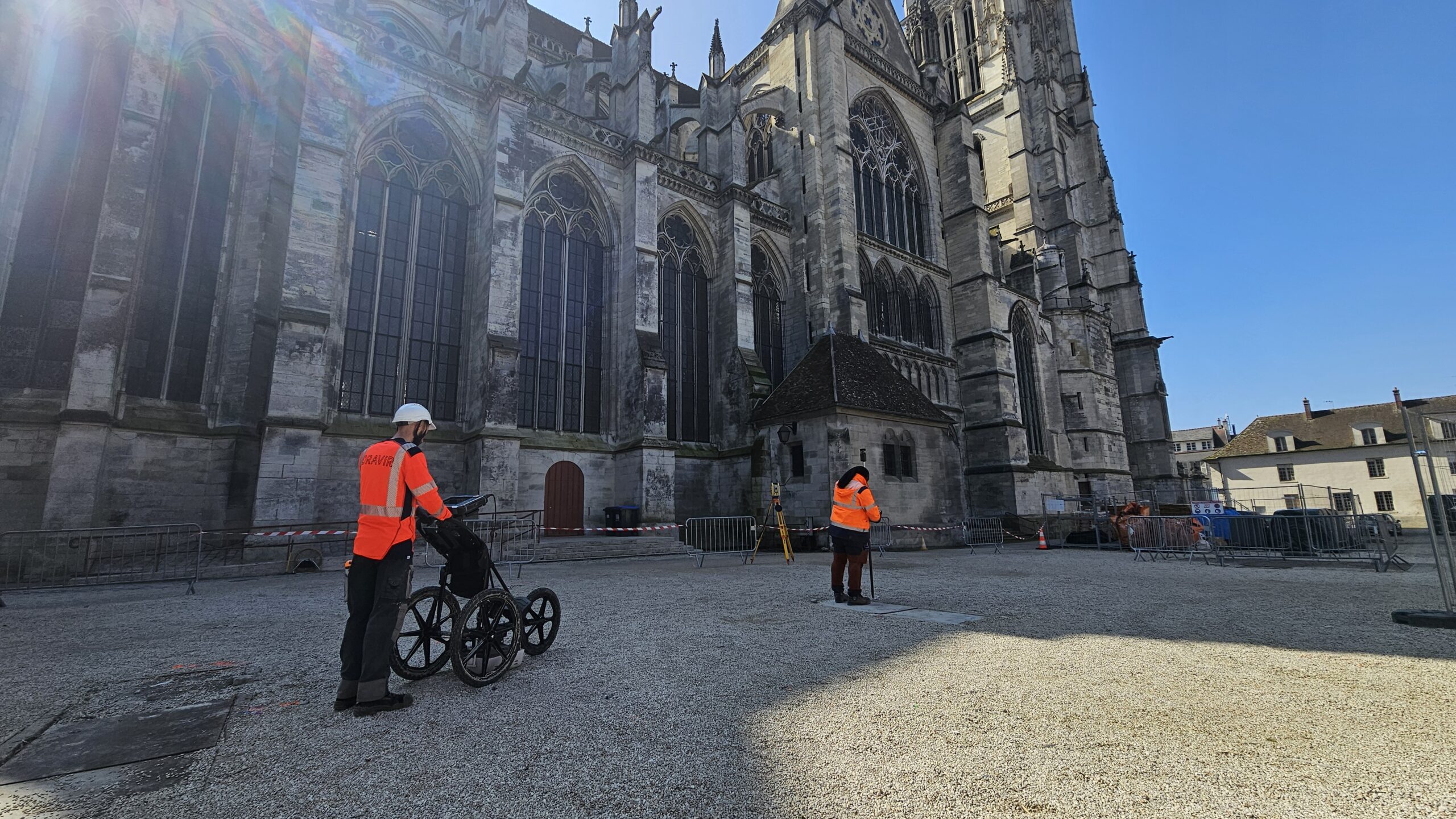 Recherche par géoradar et relevé topographique à la Cathédrale de Meaux
